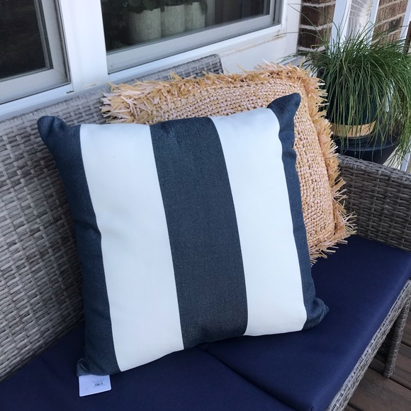 New Pottery Barn Classic Striped Indoor/Outdoor Pillow, NWT Blue Stripe Pillow - Picture 3 of 4